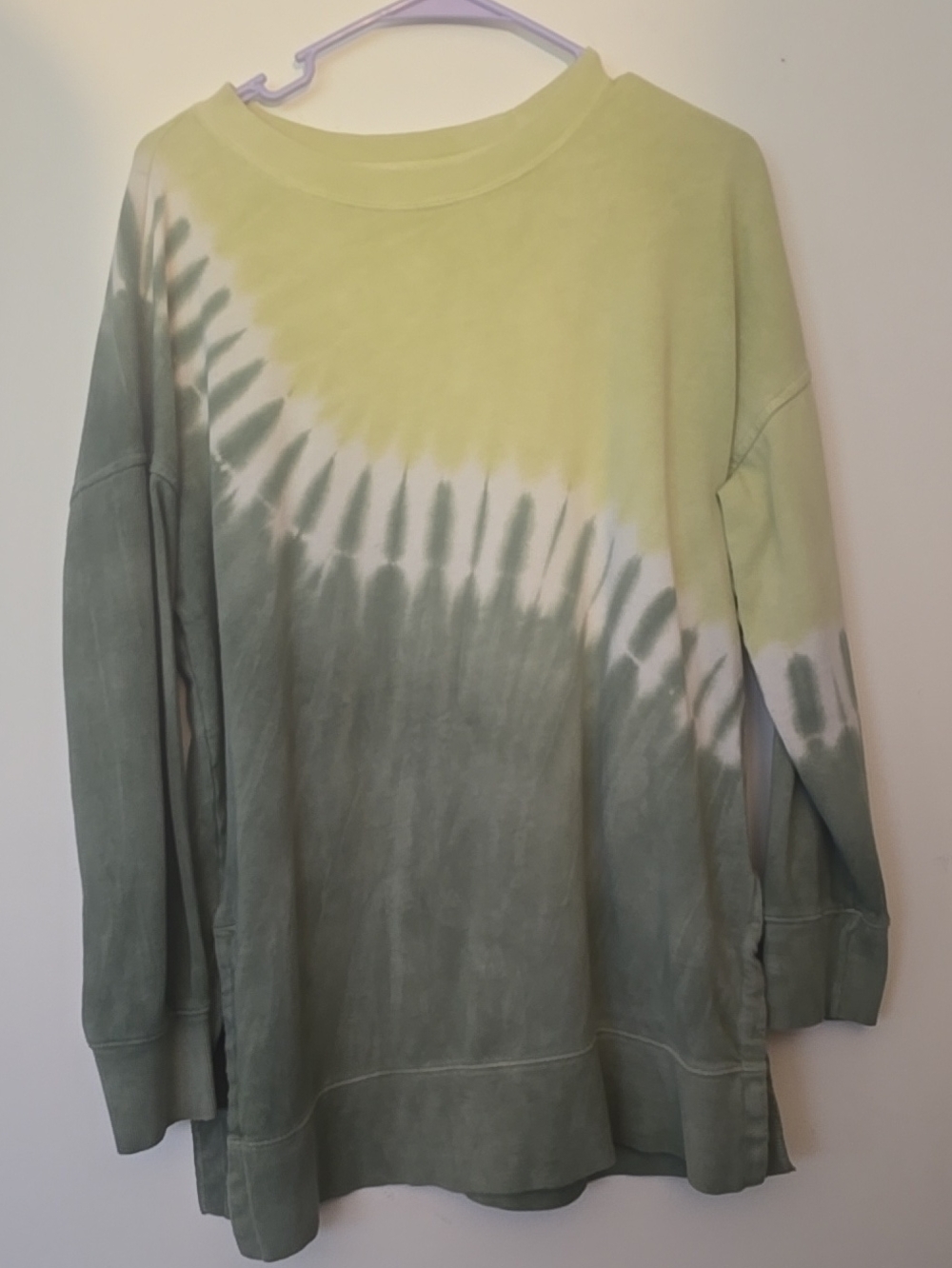 Old Navy Tie-Dye Crewneck Sweater in Lime & Sage